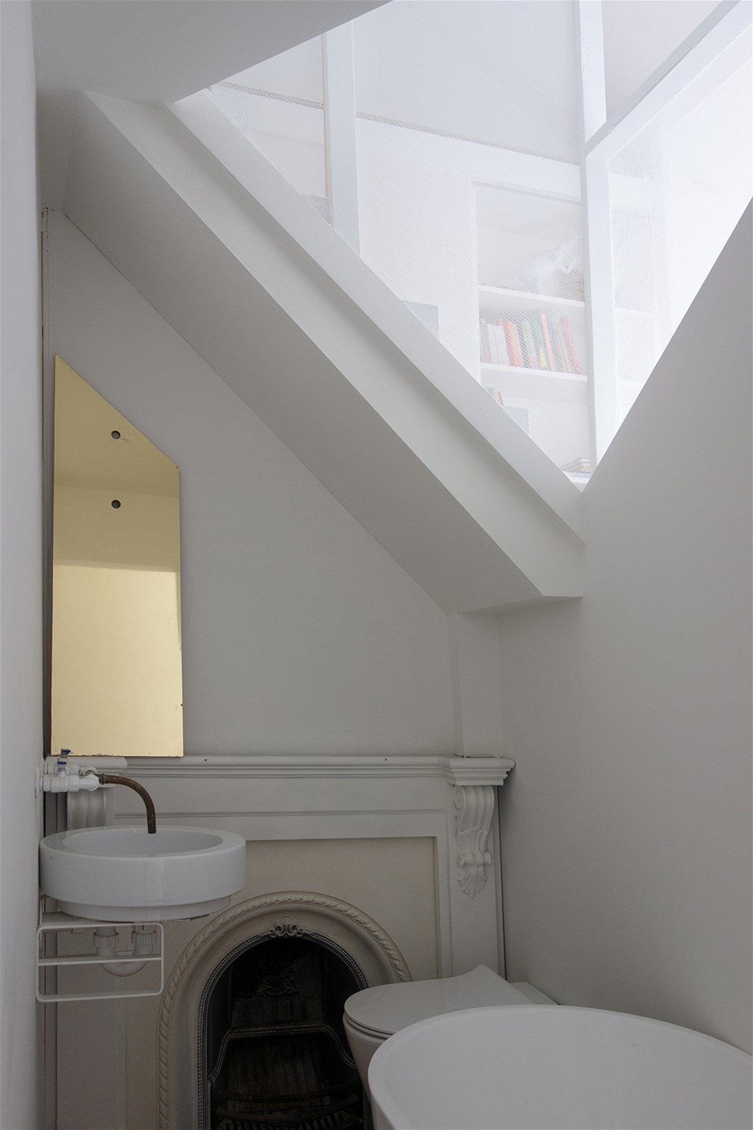 Light-Filled Workers Cottage in Prime 13