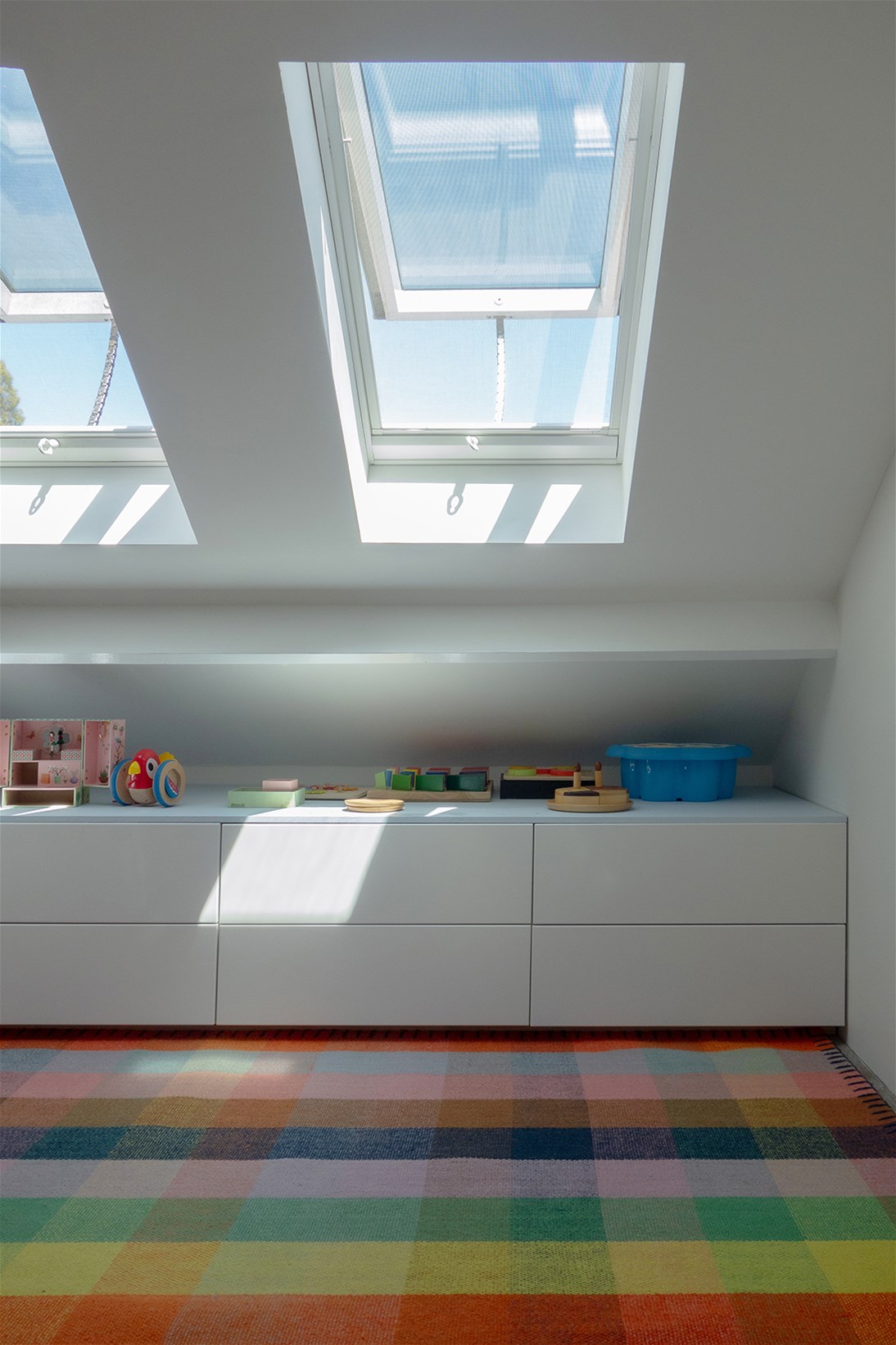 Light-Filled Workers Cottage in Prime 16