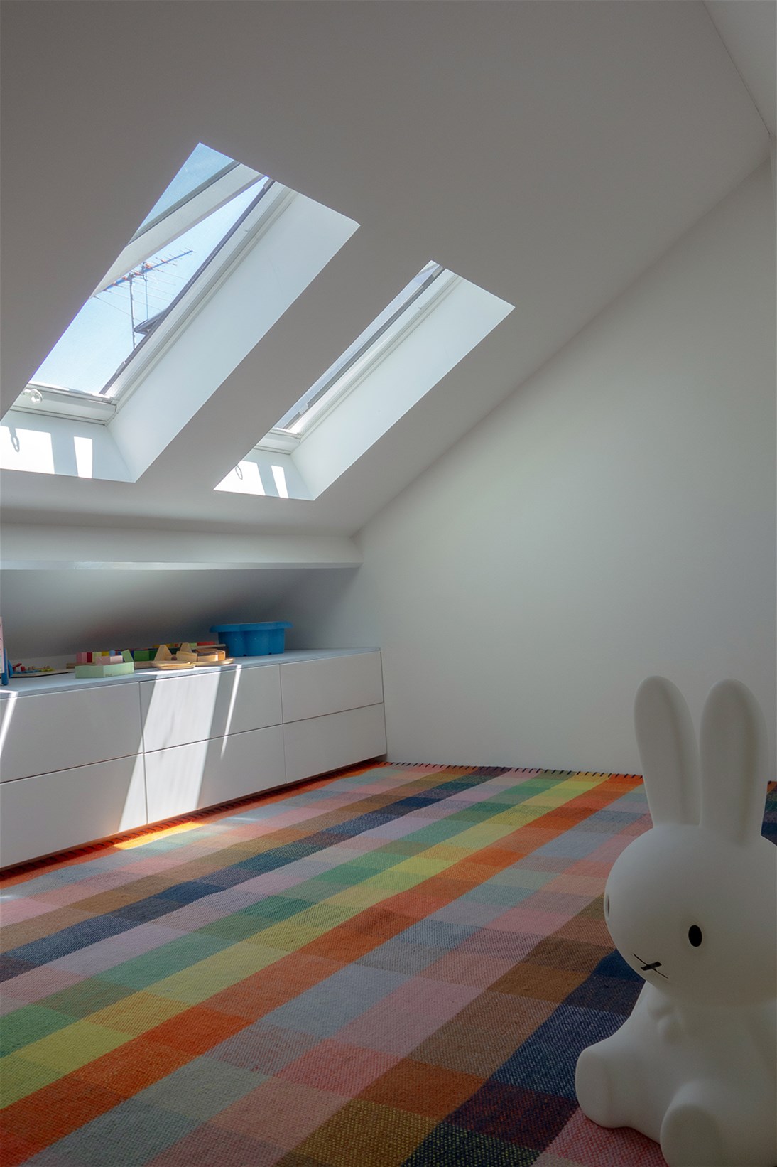 Light-Filled Workers Cottage in Prime 17