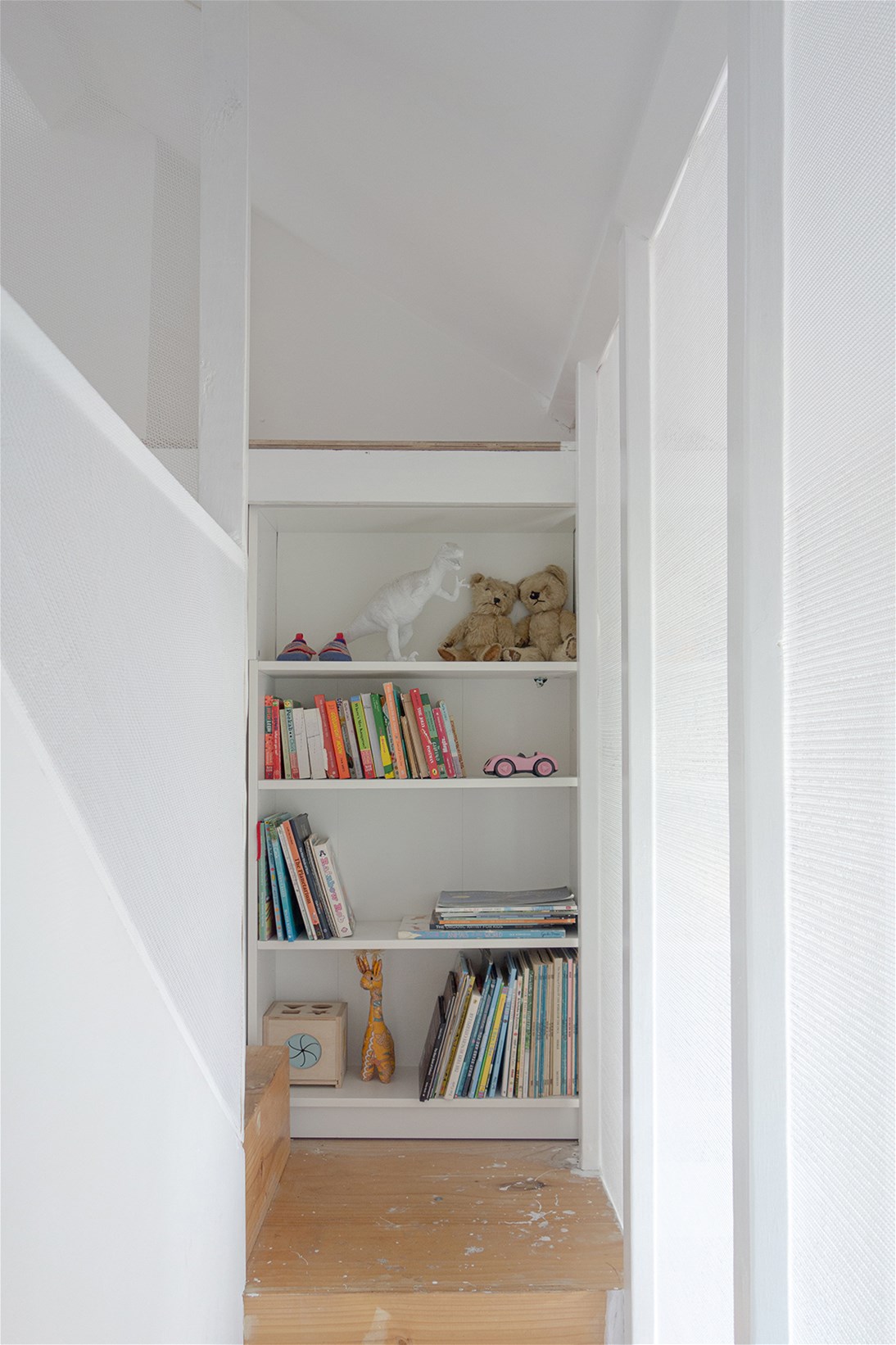 Light-Filled Workers Cottage in Prime 14