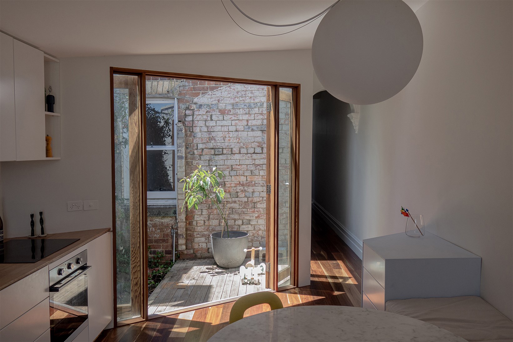 Light-Filled Workers Cottage in Prime 4