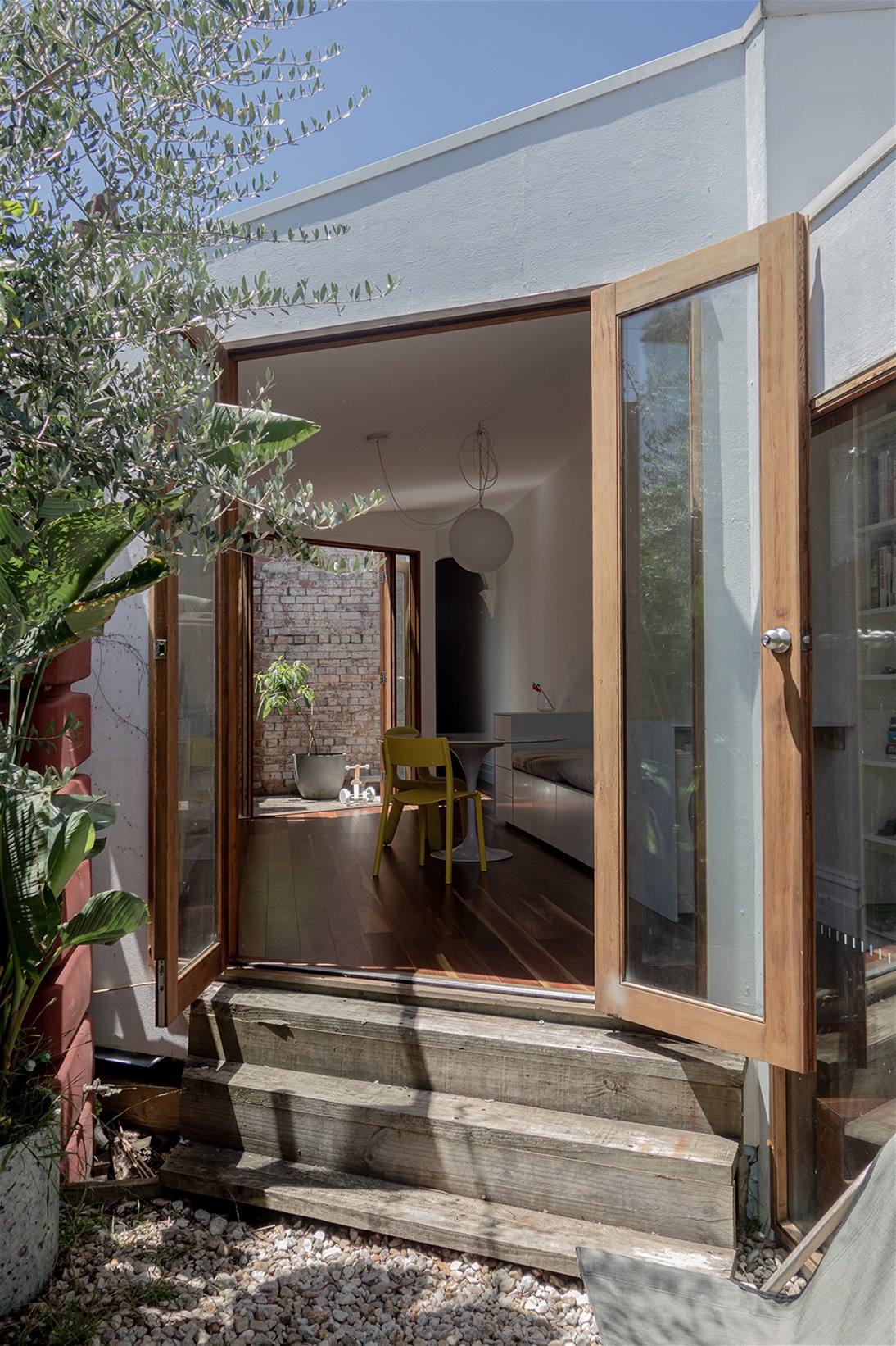 Light-Filled Workers Cottage in Prime 11