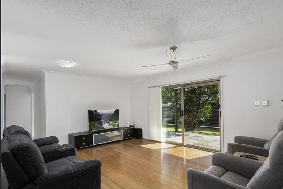 Rare Large Block Living in 3