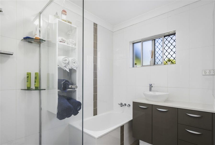 Rare Large Block Living in 11