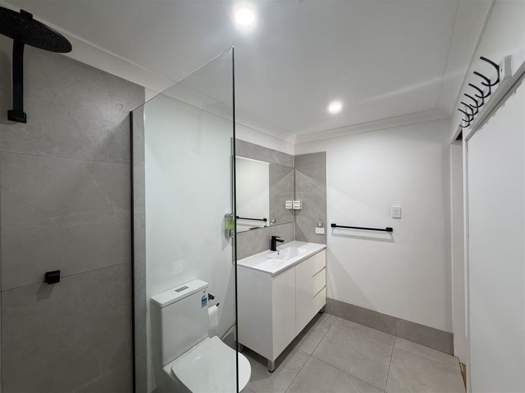 Rare Large Block Living in 14