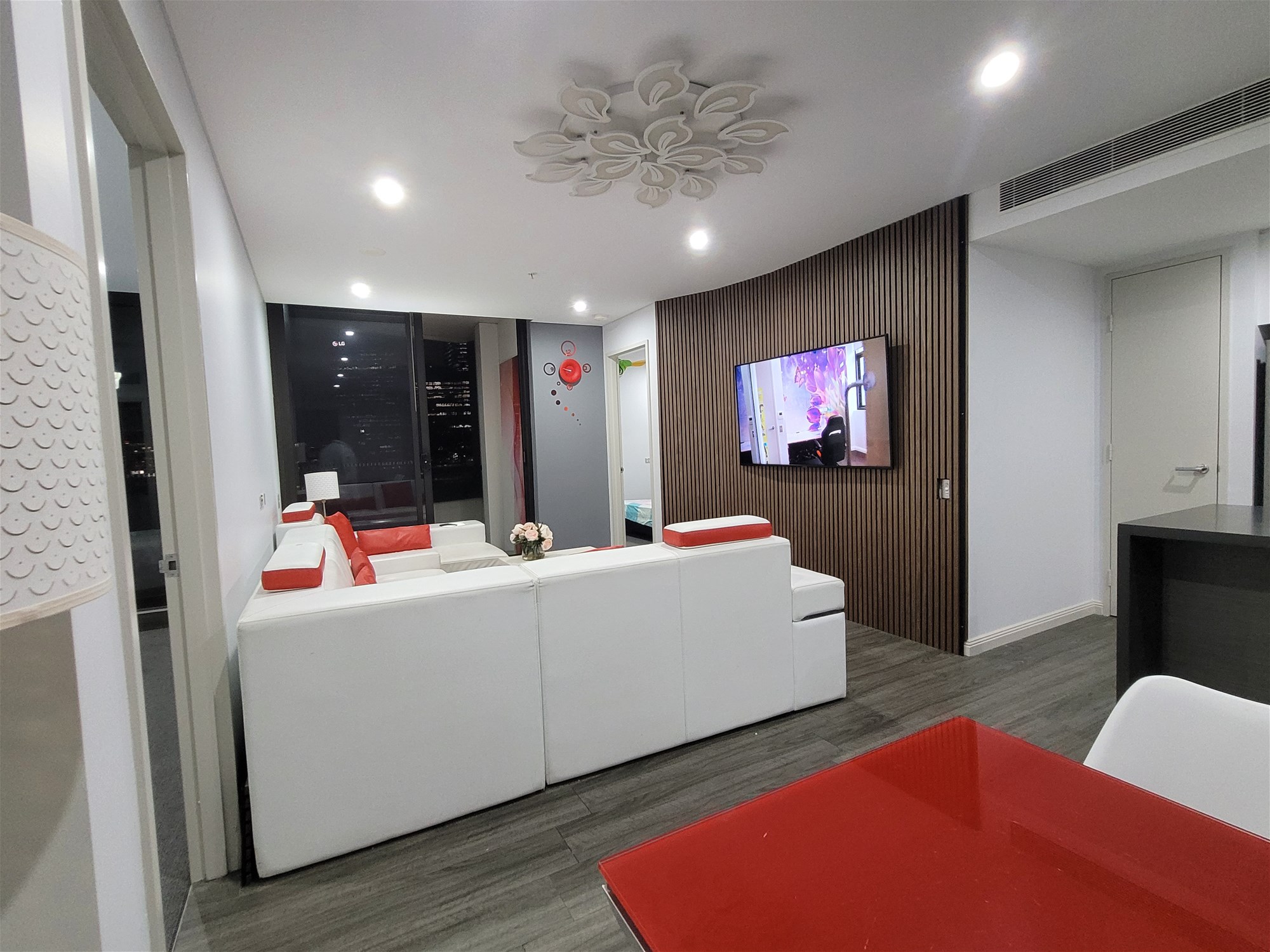 Furnished Luxury 2 Bed + 3