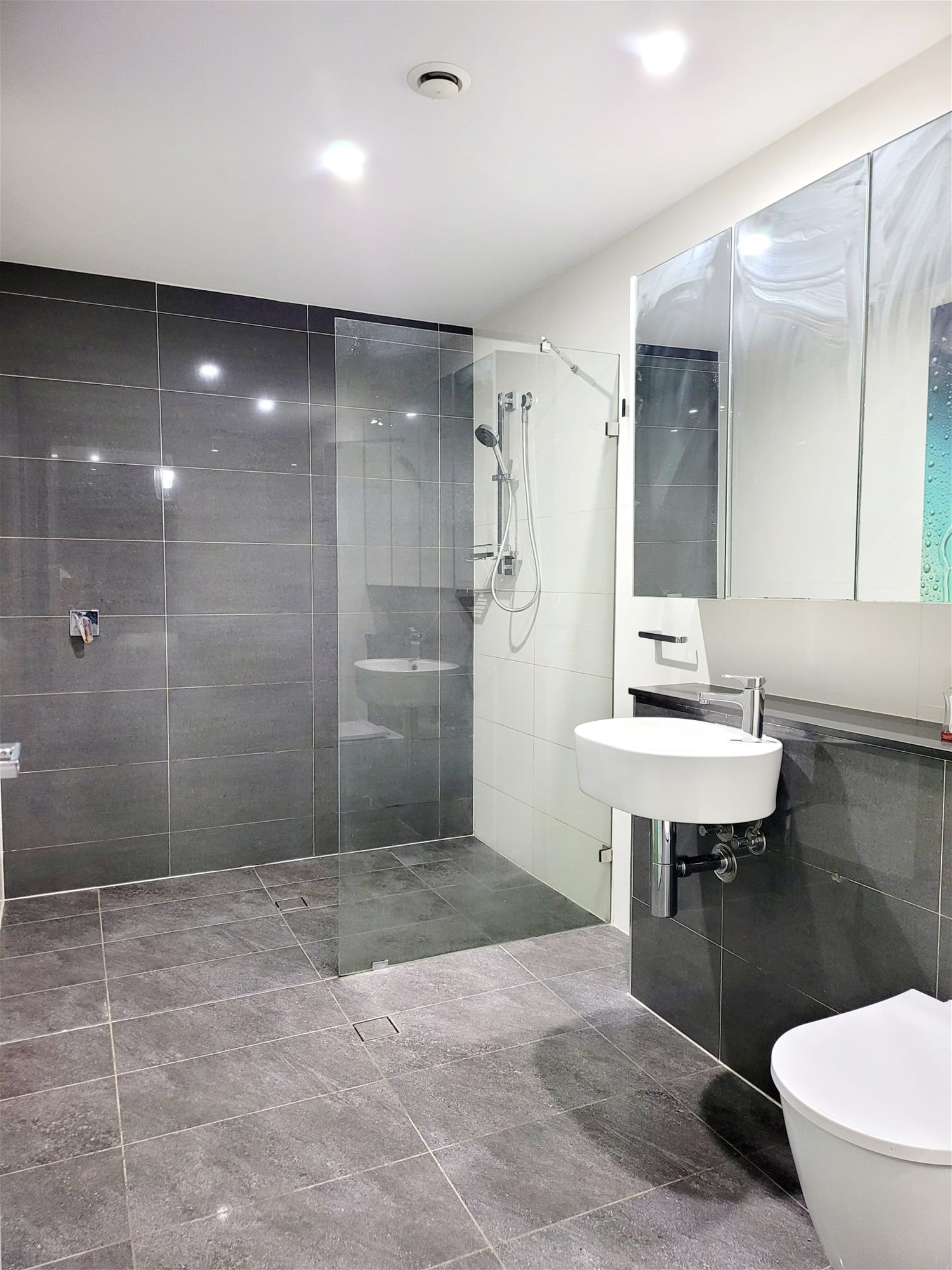 Furnished Luxury 2 Bed + 12