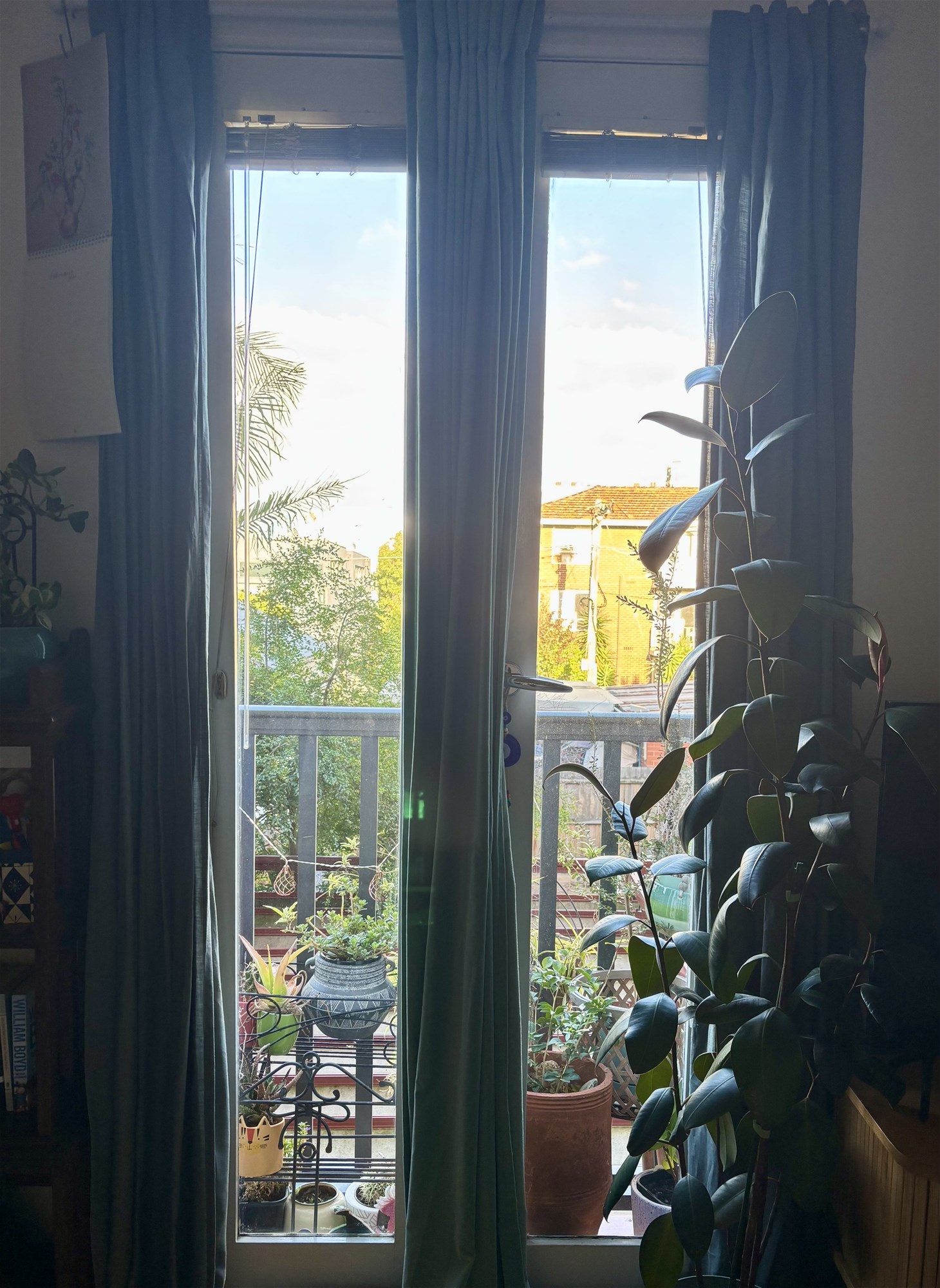 HIDDEN GEM CLOSE TO ALL 5