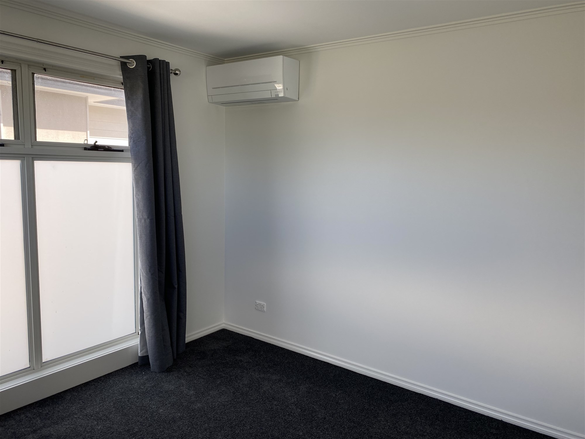 Modern, renovated 3 bedroom Townhouse 5