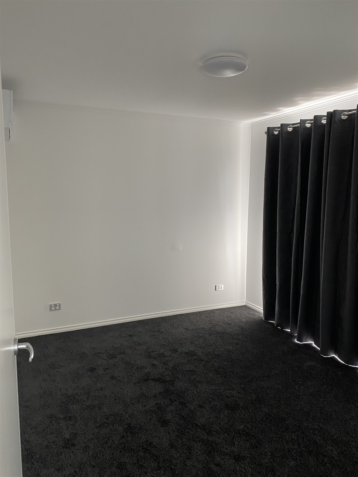 Modern, renovated 3 bedroom Townhouse 6