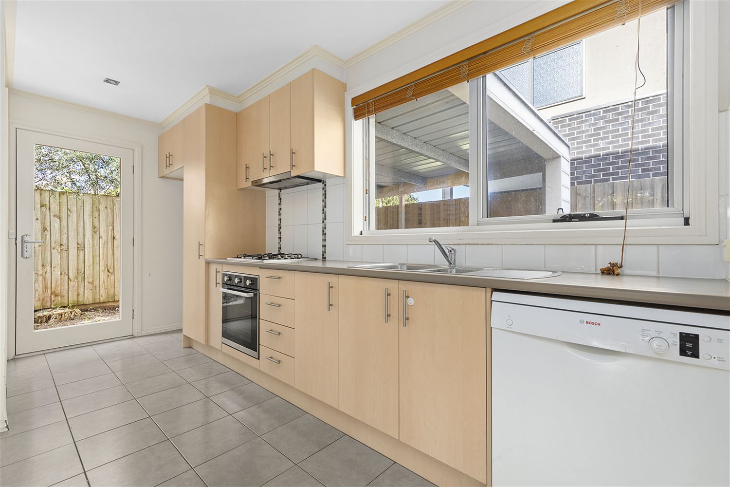 Modern, renovated 3 bedroom Townhouse 2