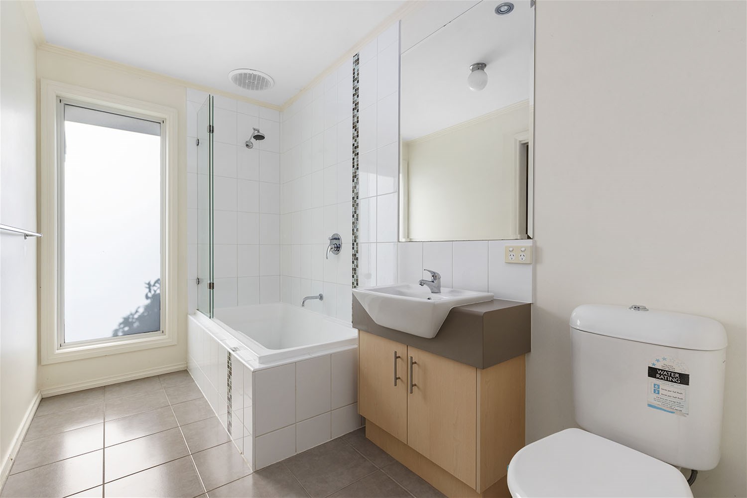 Modern, renovated 3 bedroom Townhouse 4