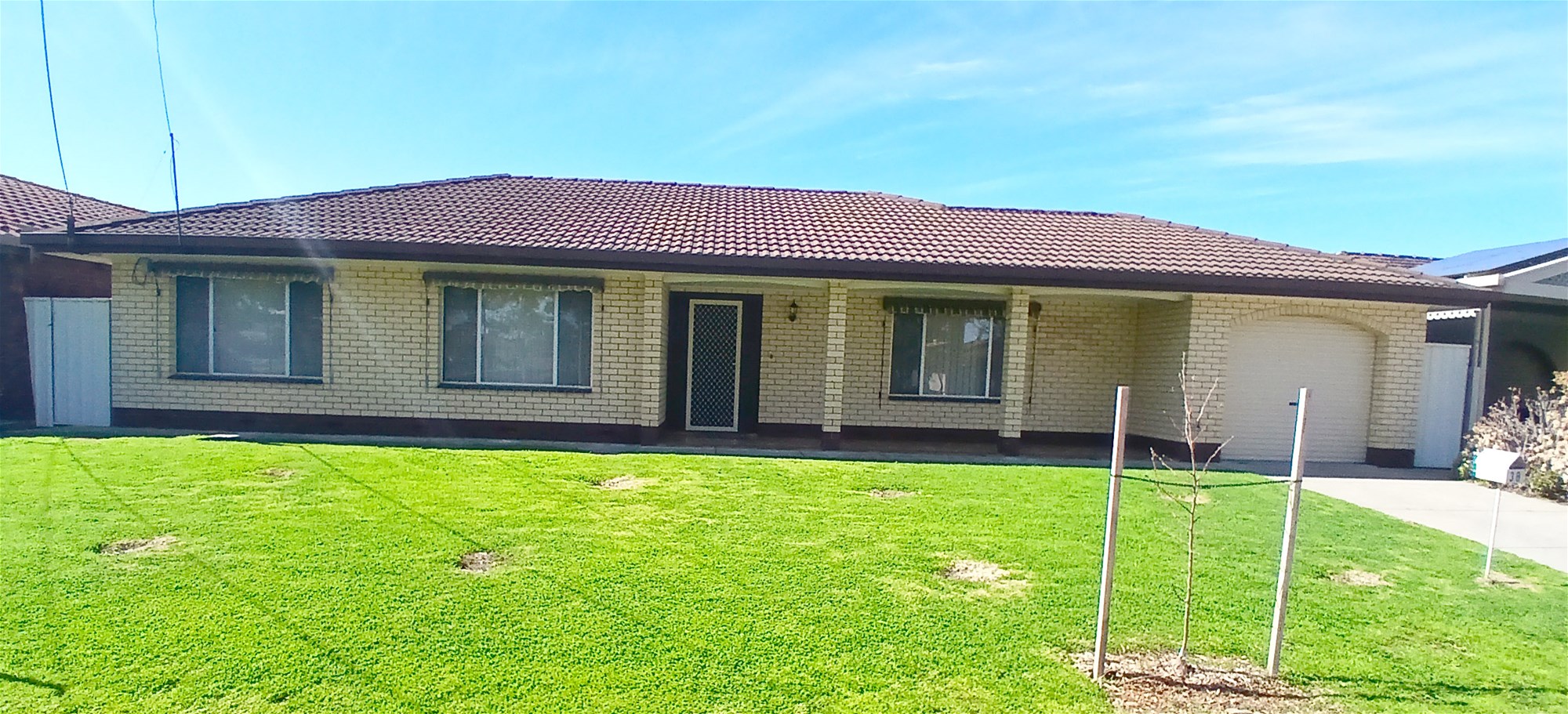 Family Home in Quiet, Scenic Location 2km from Beach