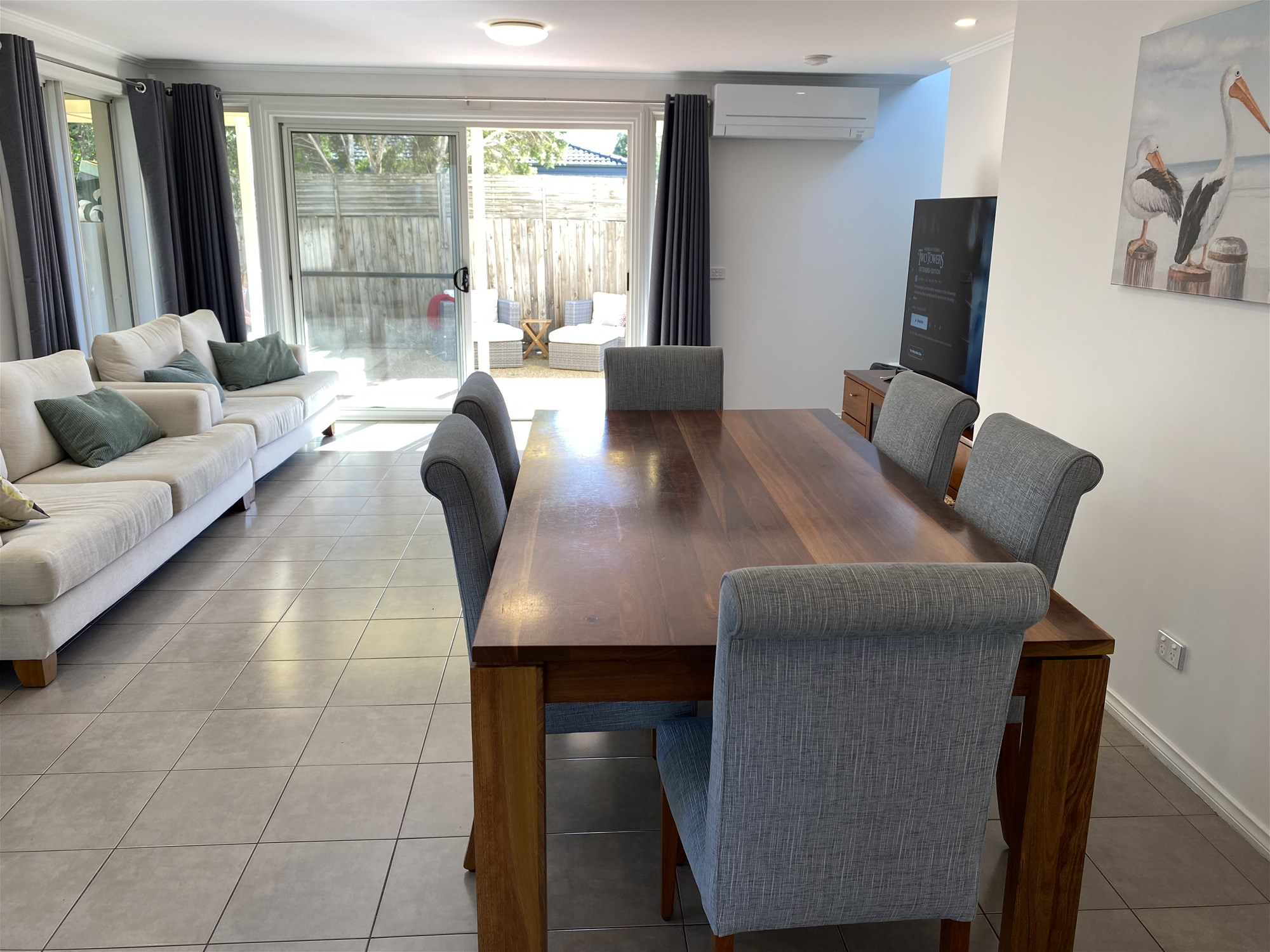 Modern, renovated 3 bedroom Townhouse 3