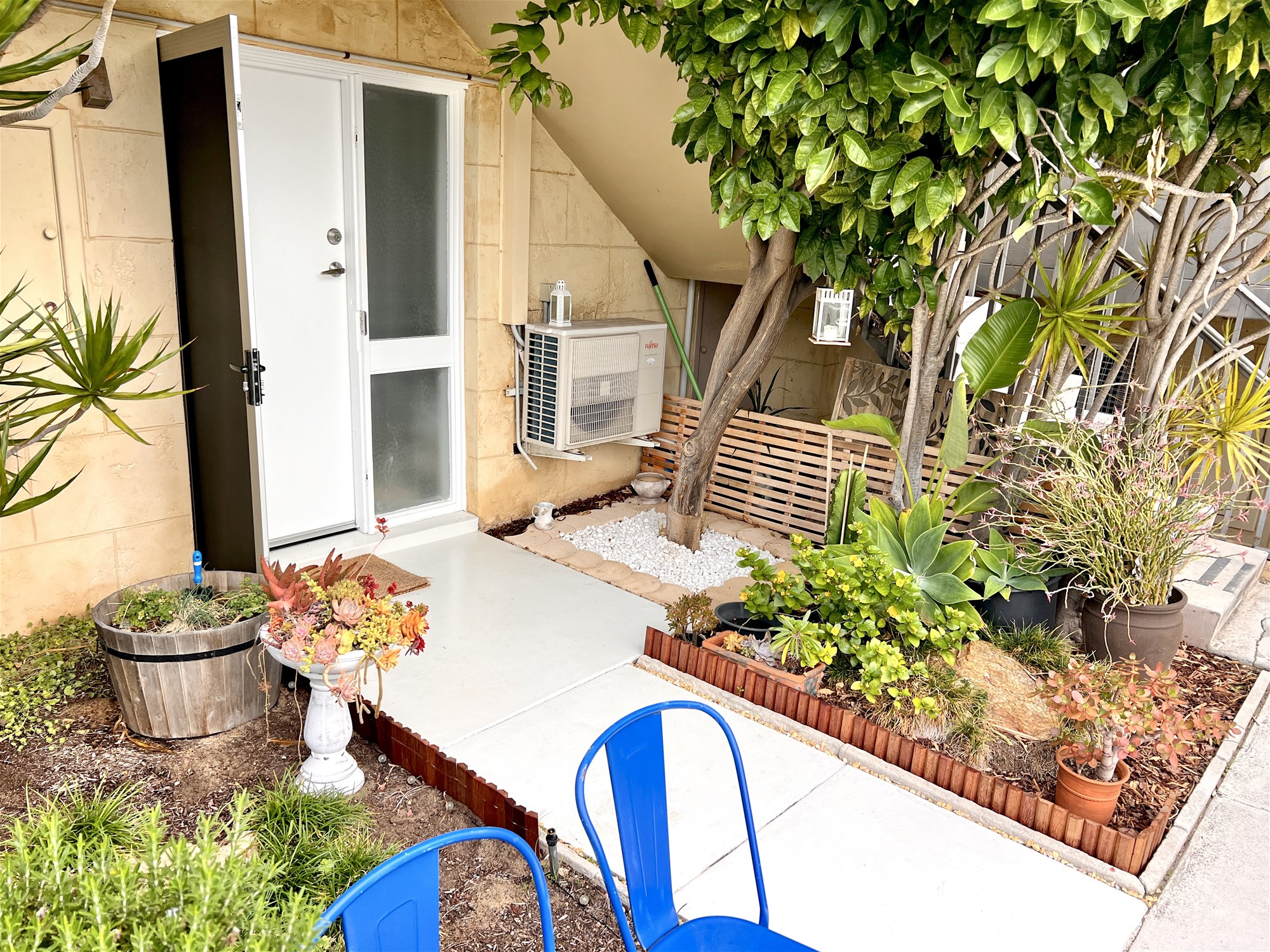 Coastal Living in North Beach 8