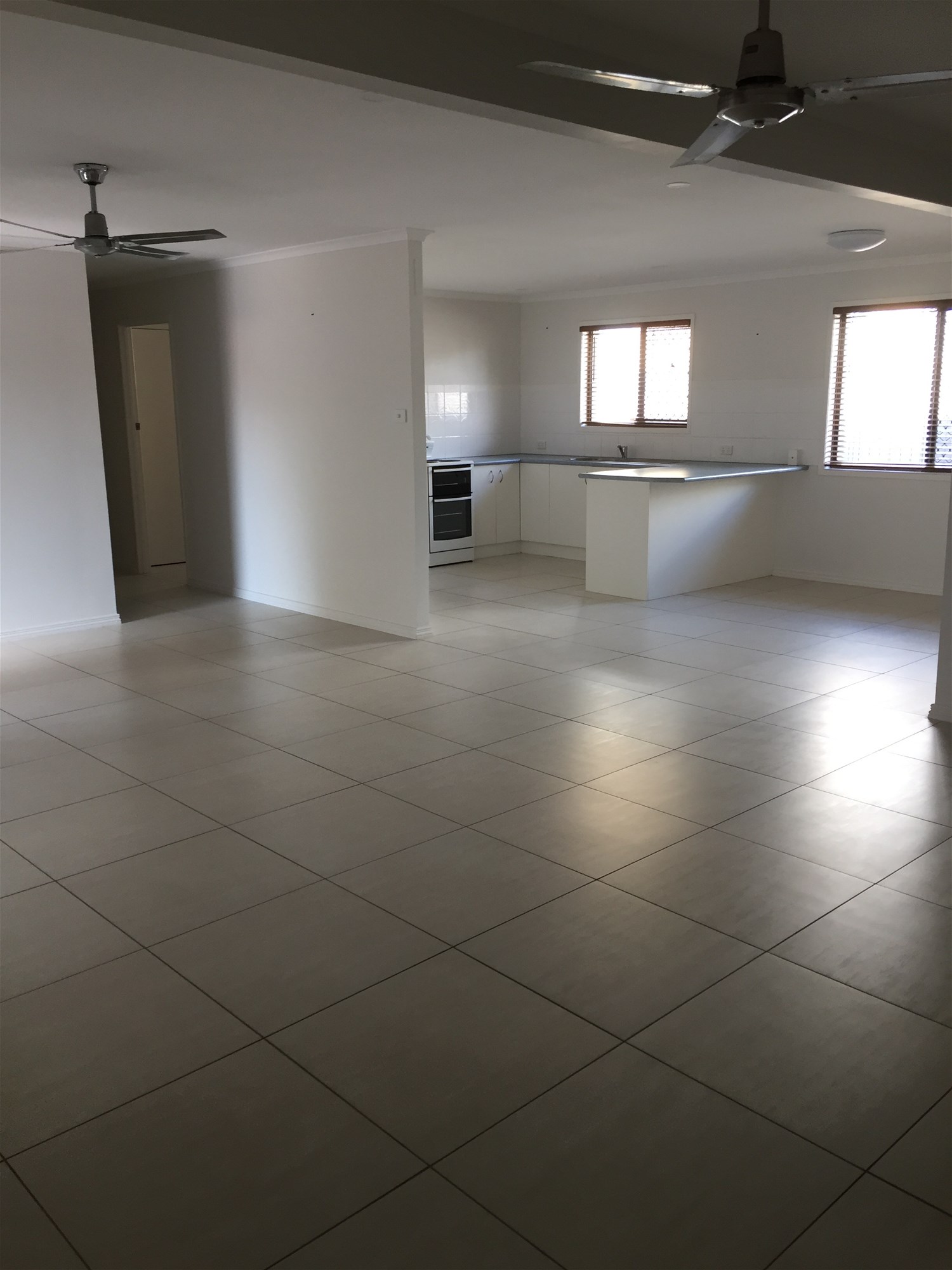 Beachside house walking distance to beach bus stop school shops, photo 20