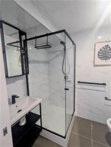 North Burleigh – Whole 2 Bedroom, 1 Bathroom Unit | Beach Side of GC Highway | Stroll to the Beach, photo 7