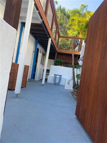 North Burleigh – Whole 2 Bedroom, 1 Bathroom Unit | Beach Side of GC Highway | Stroll to the Beach, photo 2