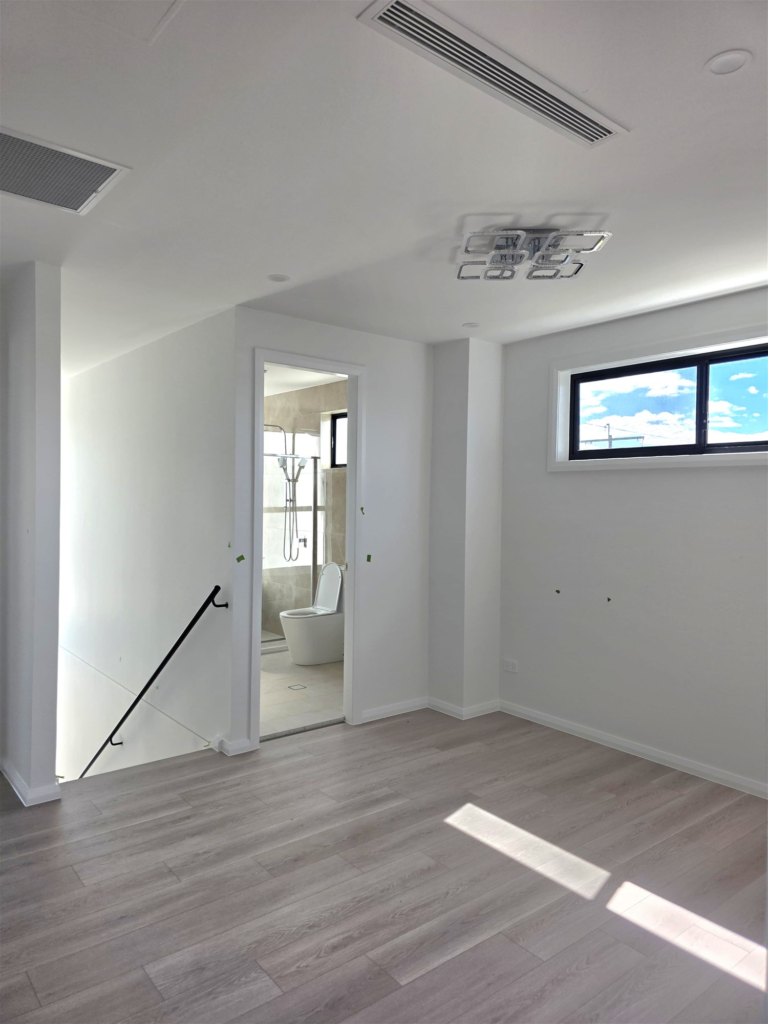 Single room with attached bathroom available for RENT …… $300+ per week., photo 3