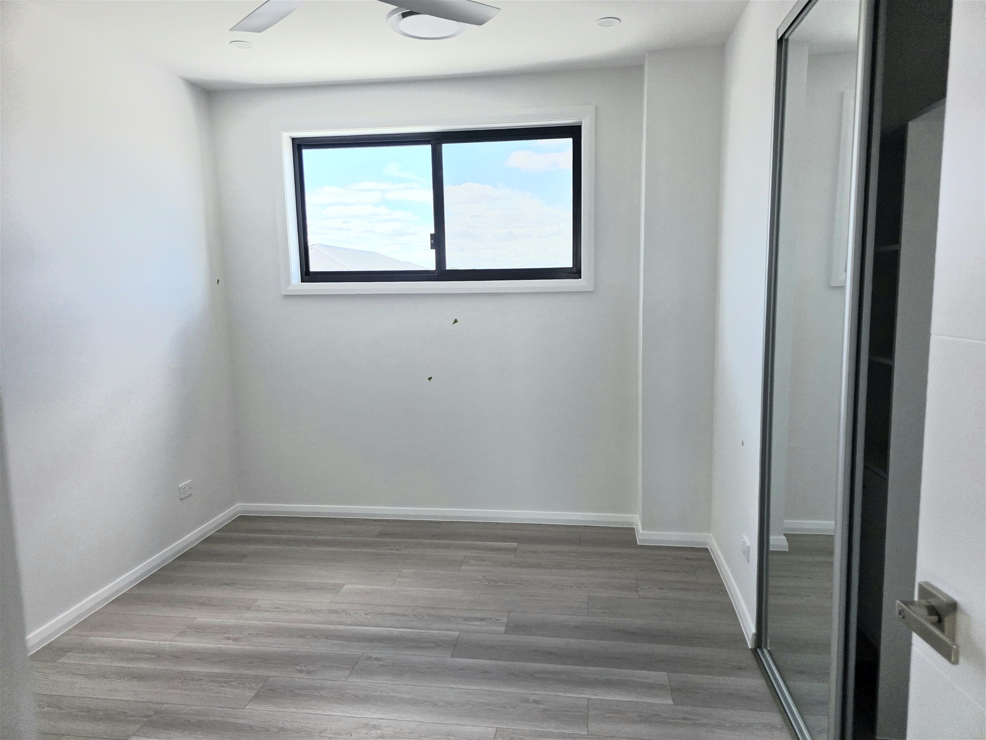 Single room with attached bathroom available for RENT …… $300+ per week., photo 8