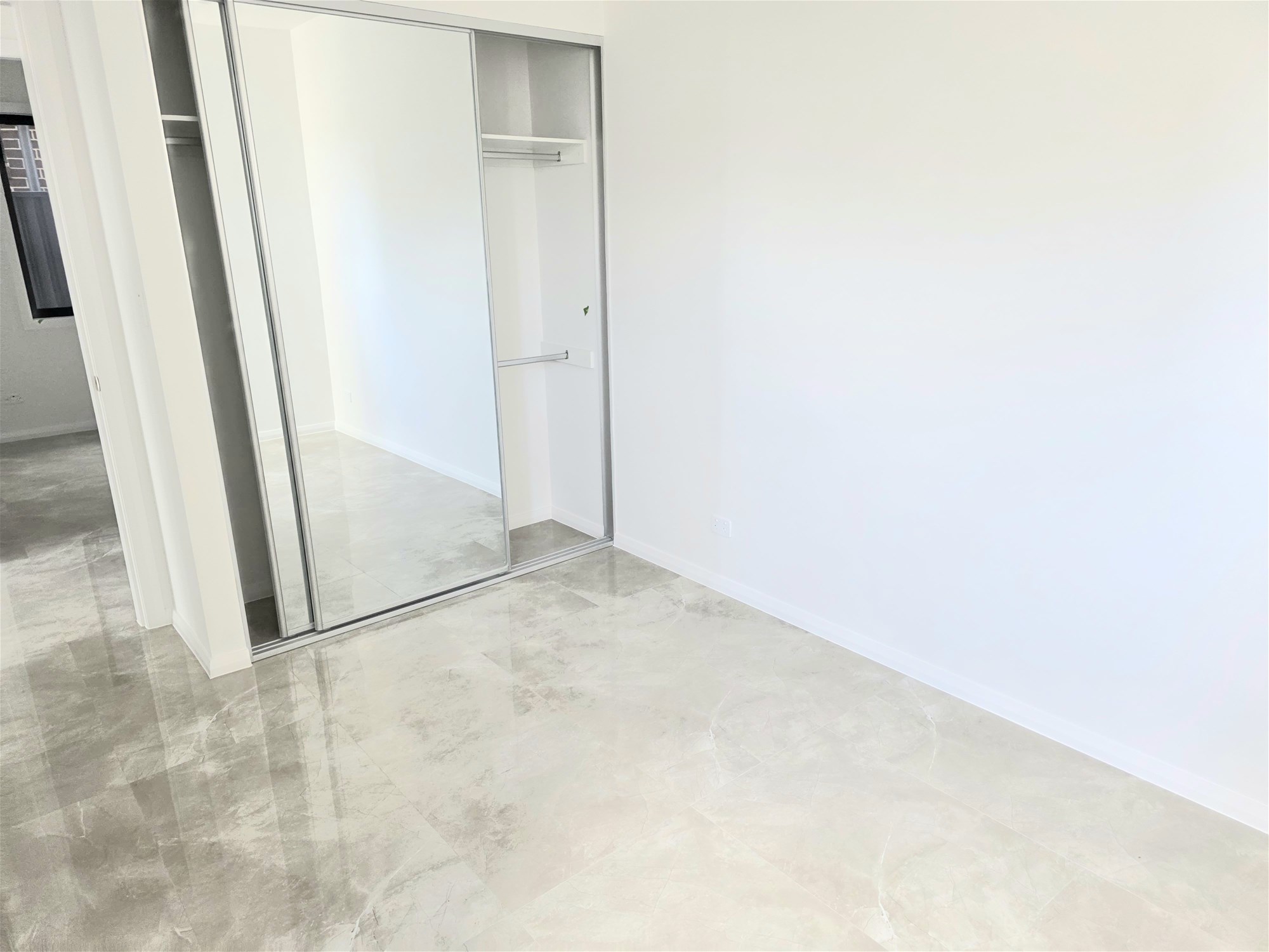 Single room with attached bathroom available for RENT …… $300+ per week., photo 9