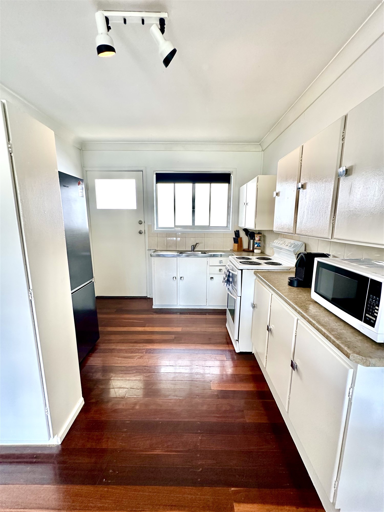 “Authentic Balmoral Character FURNISHED Apartment- Sunlit Timber Floors & Walk Everywhere Lifestyle”, photo 9