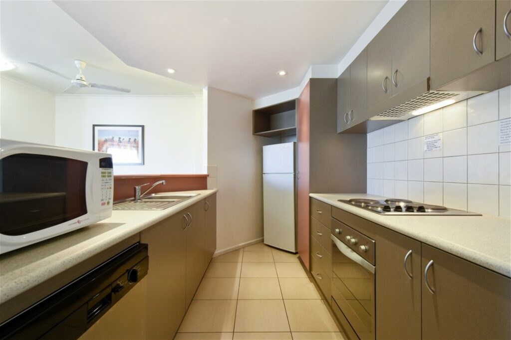 One-Bedroom Furnished Apartment – 6 Month Long Term Stays – Darwin CBD, photo 2