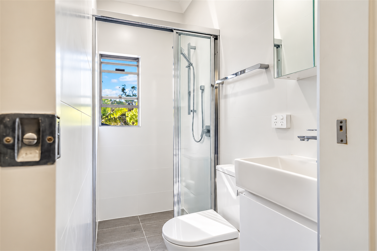 Bright One Bedroom Flat – Prime Morisset Location, photo 3