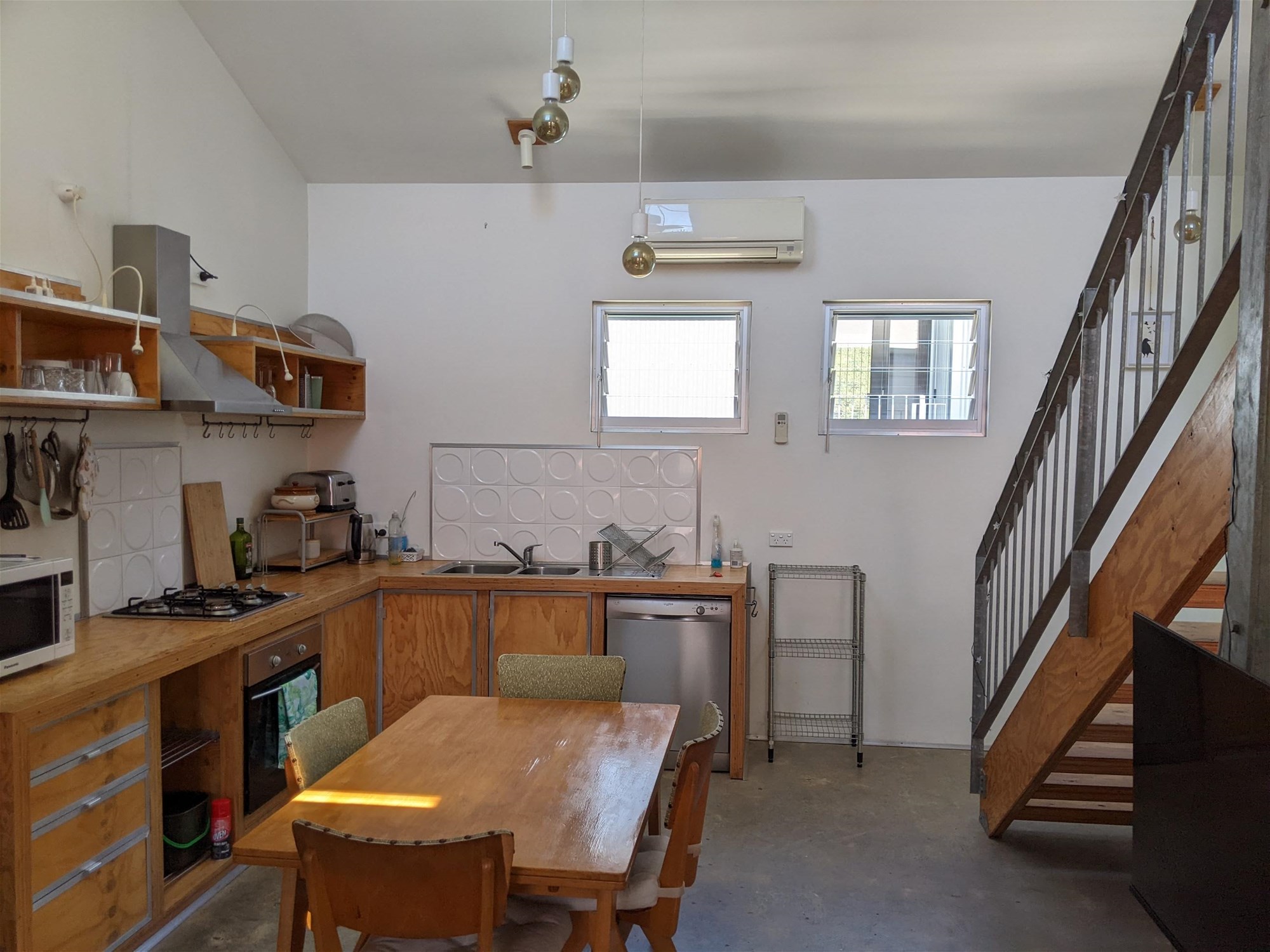 For Rent Unit 3,  2 Siska Lane, North Fremantle (also addressed as 74 Stirling Highway, North Fremantle) next to the Rose Medical Centre., photo 5
