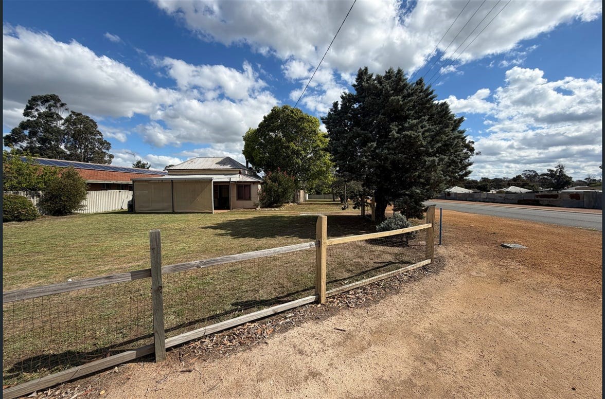 20 Blantyre Street, Katanning, WA 6317, photo 4