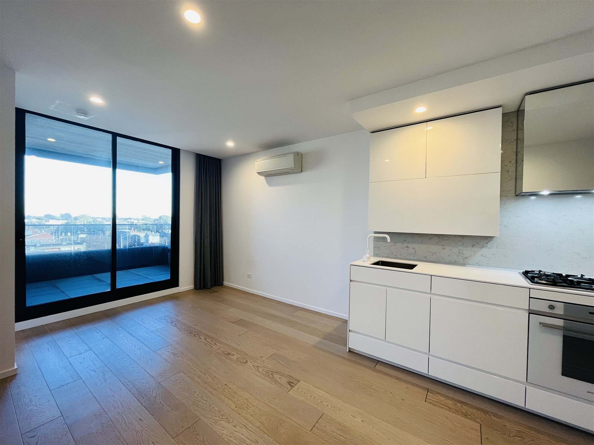 Modern One-Bedroom Apartment Opposite Monash University Caulfield Campus!, photo 4