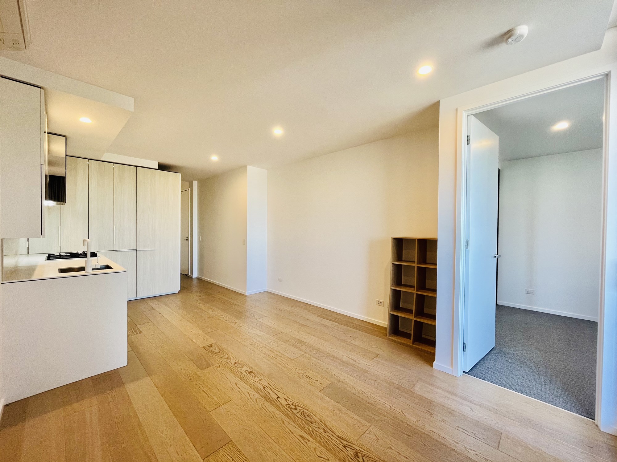 Modern One-Bedroom Apartment Opposite Monash University Caulfield Campus!, photo 5