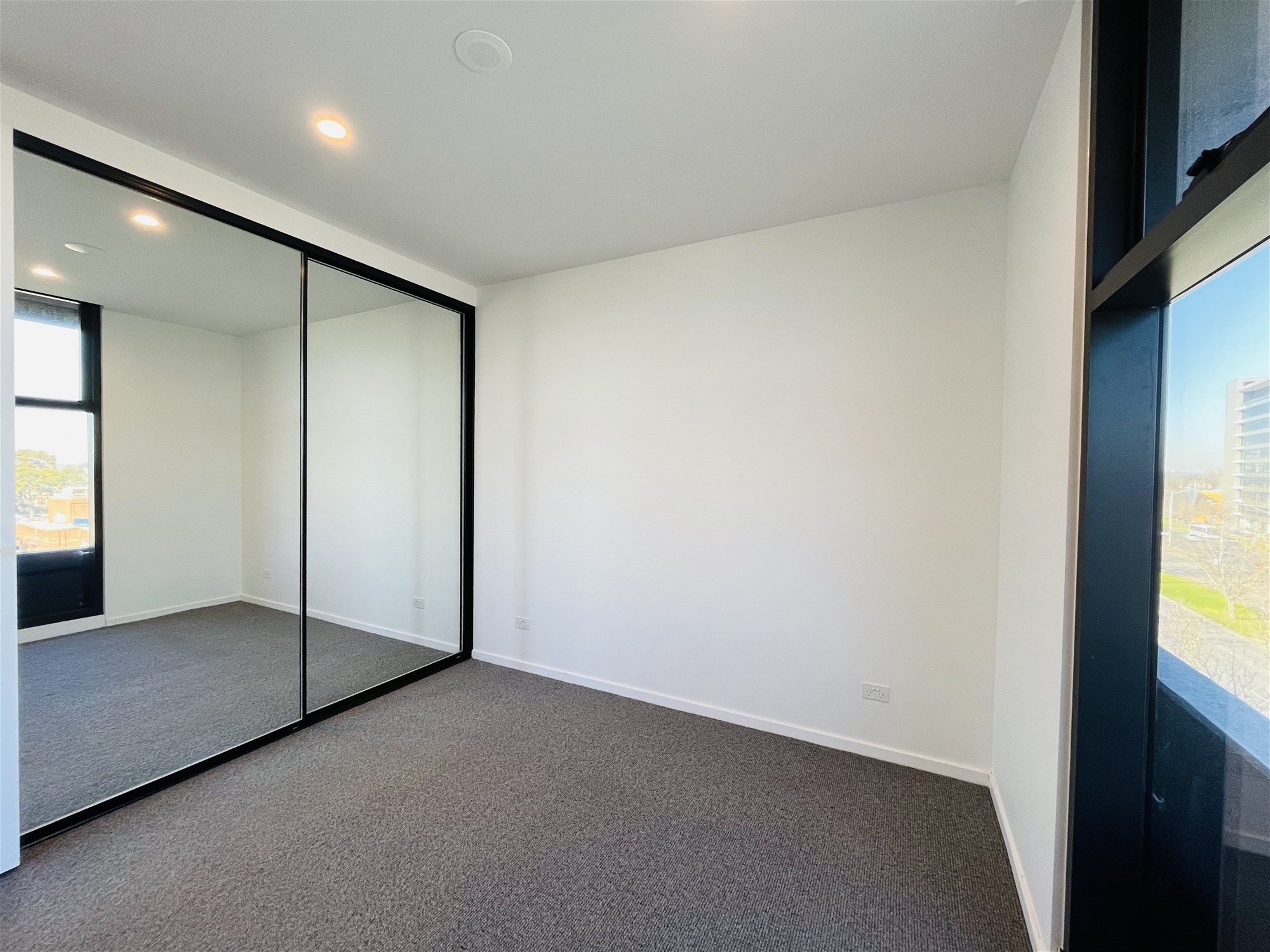 Modern One-Bedroom Apartment Opposite Monash University Caulfield Campus!, photo 9