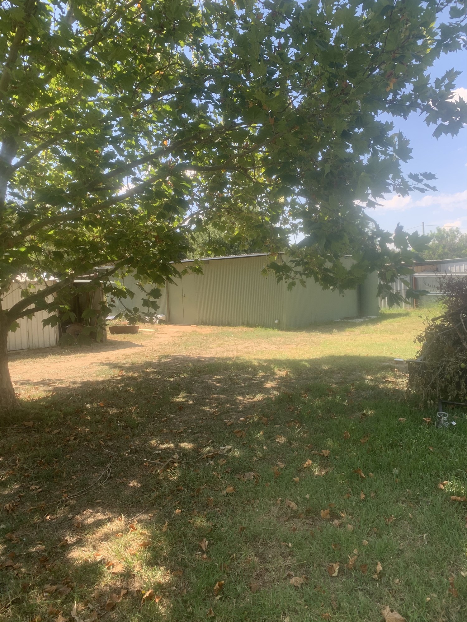 2 Bedroom house on large 4