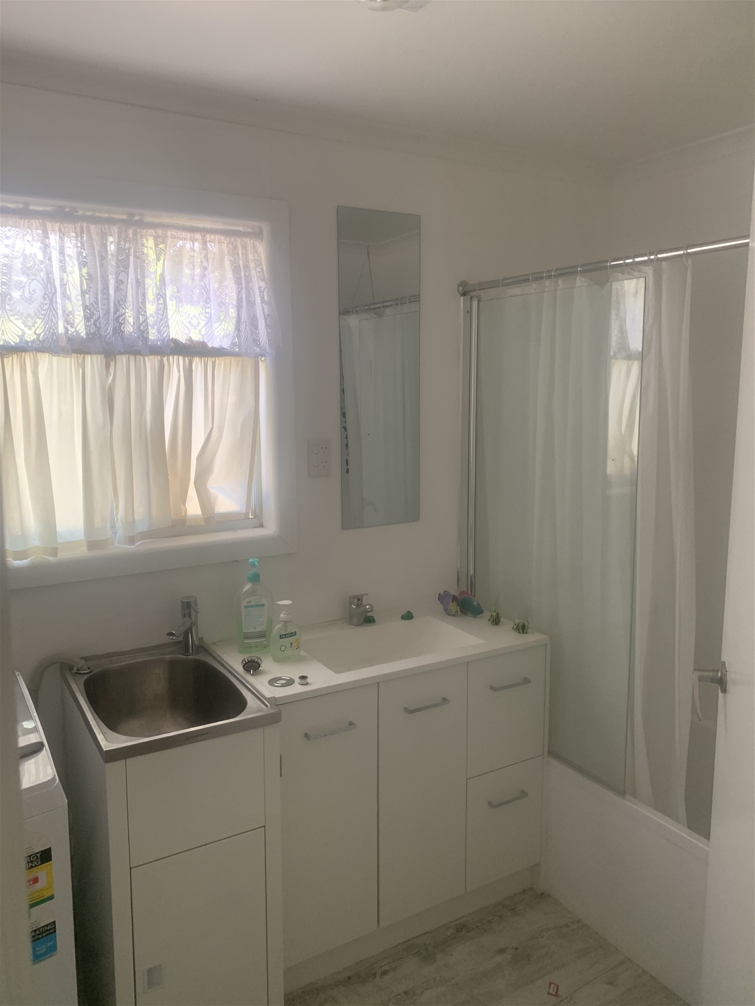 2 Bedroom house on large 12