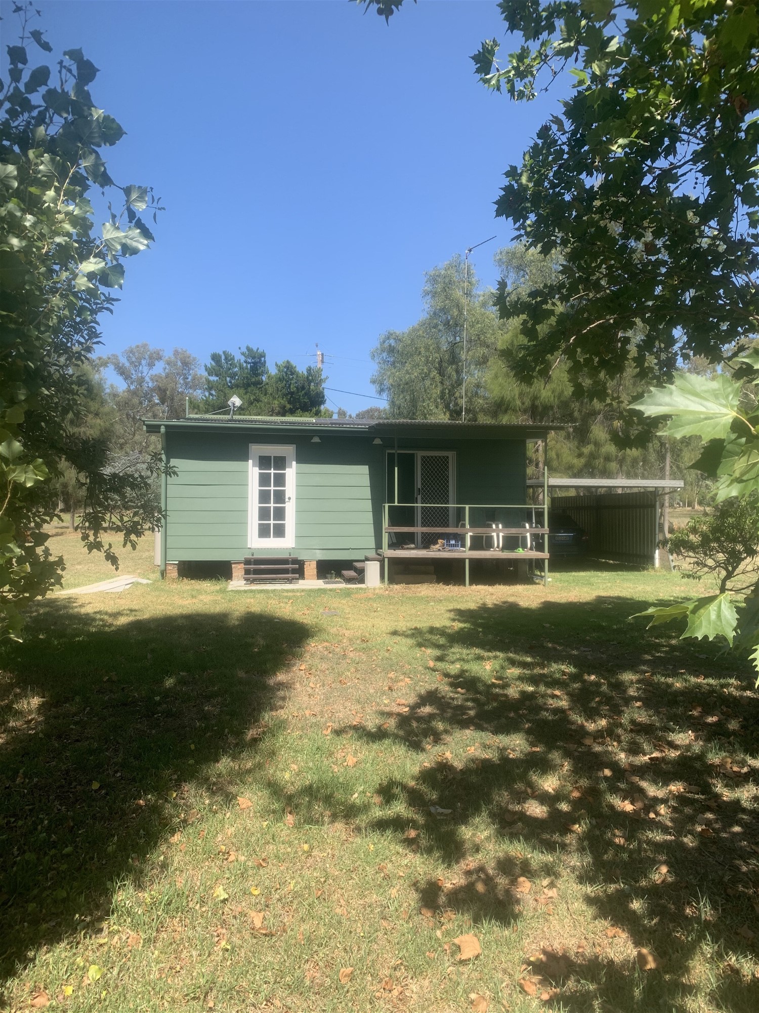 2 Bedroom house on large 13