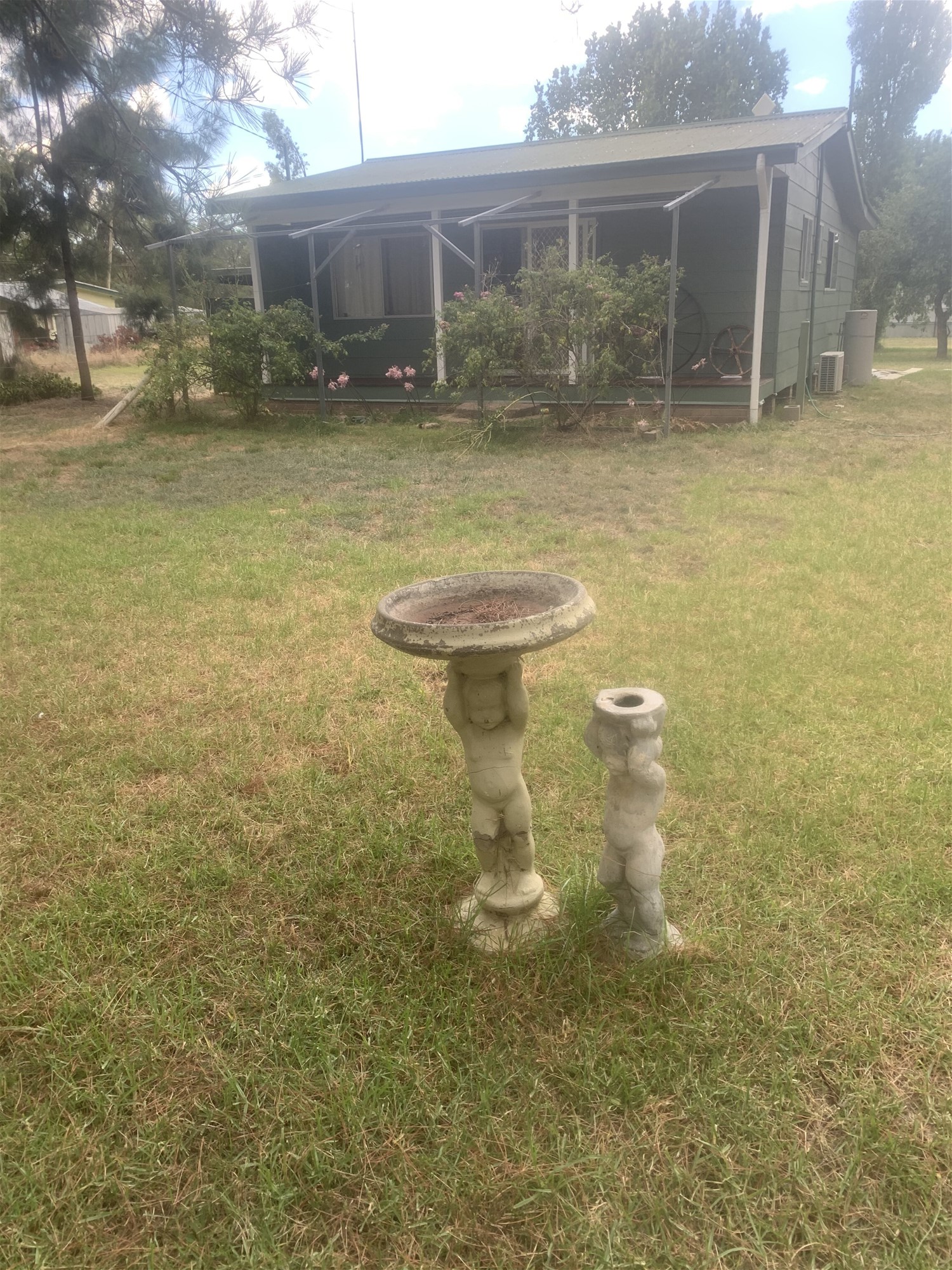 2 Bedroom house on large 16