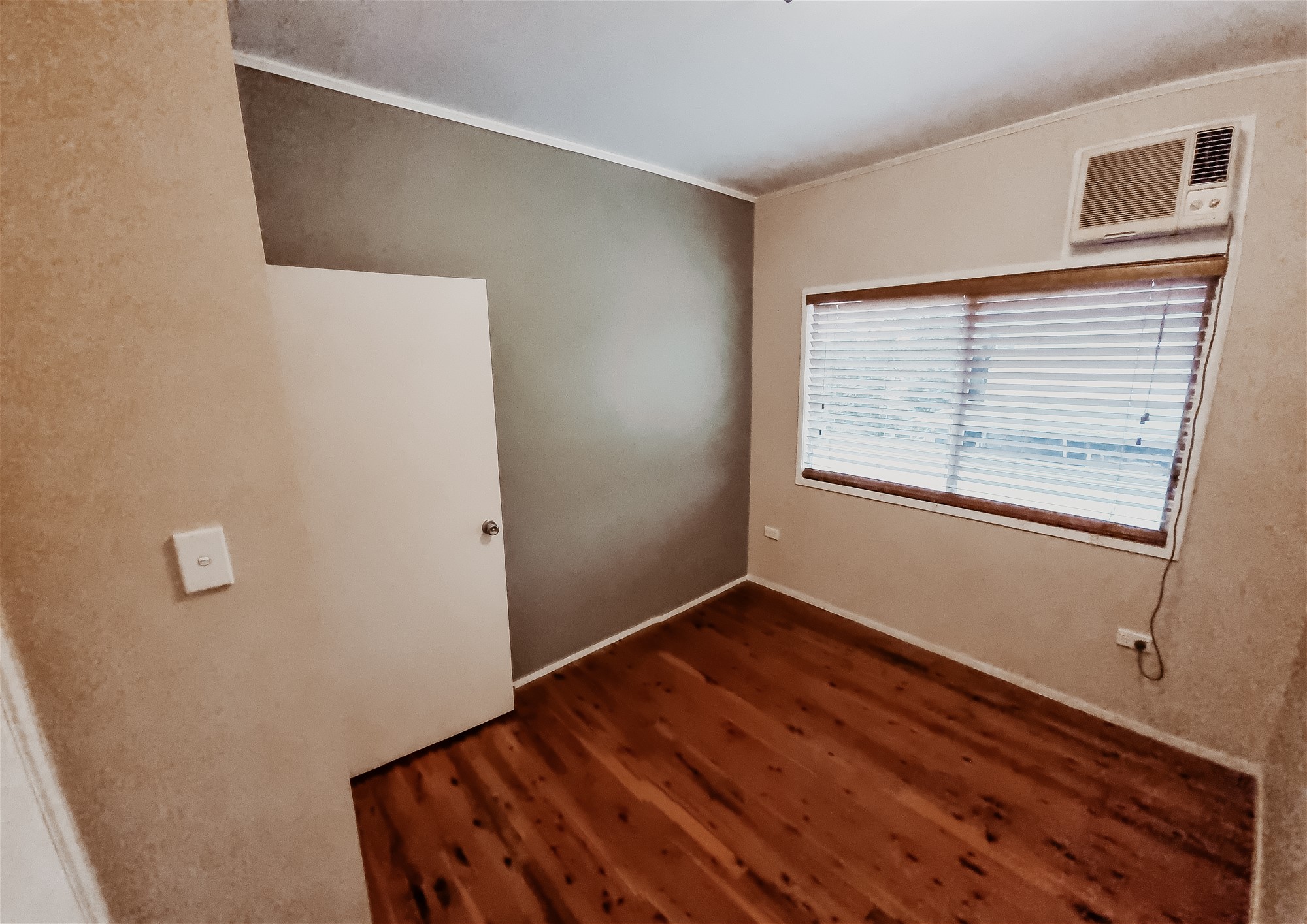 5 BEDROOM HOME WITH THE 10