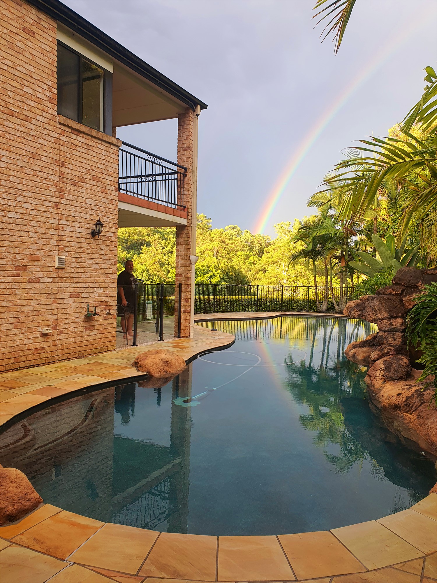 LUXURIOUS LARGE HOME ON 10 22
