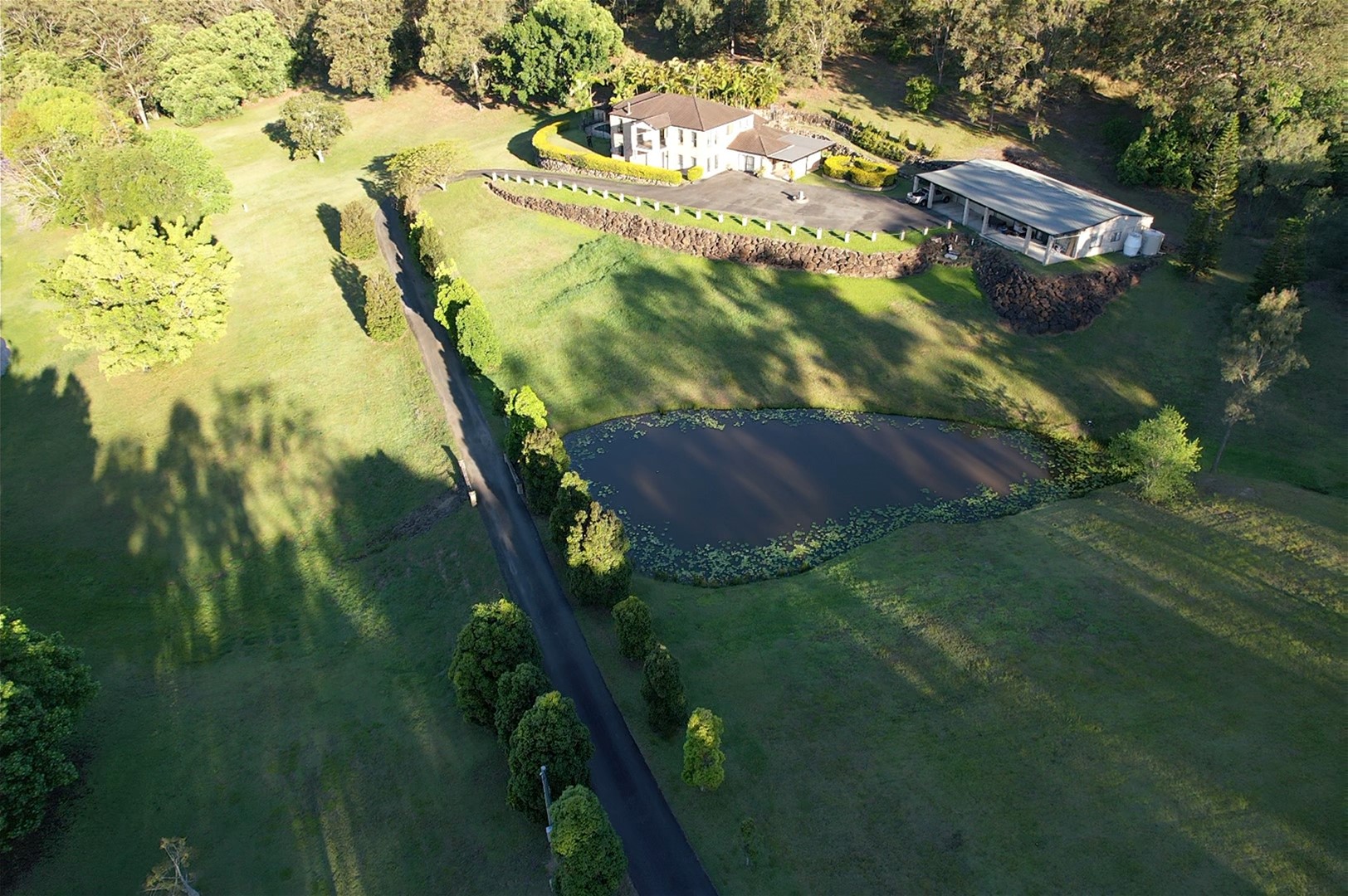 LUXURIOUS LARGE HOME ON 10 25