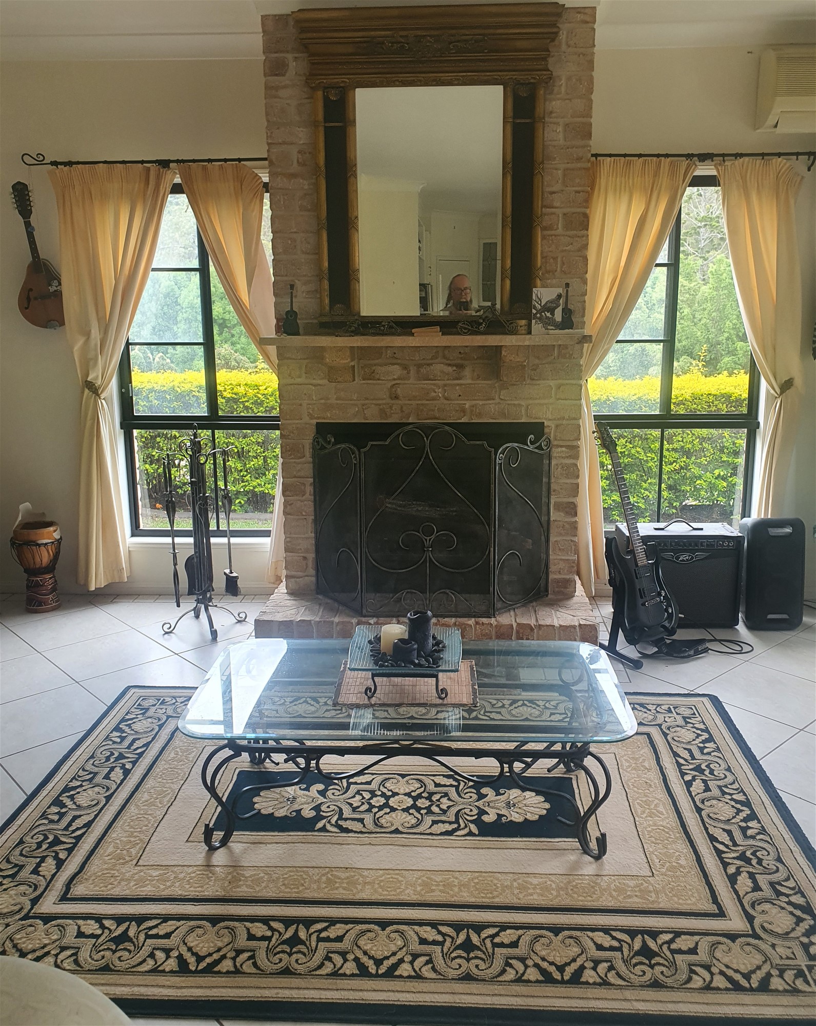 LUXURIOUS LARGE HOME ON 10 46