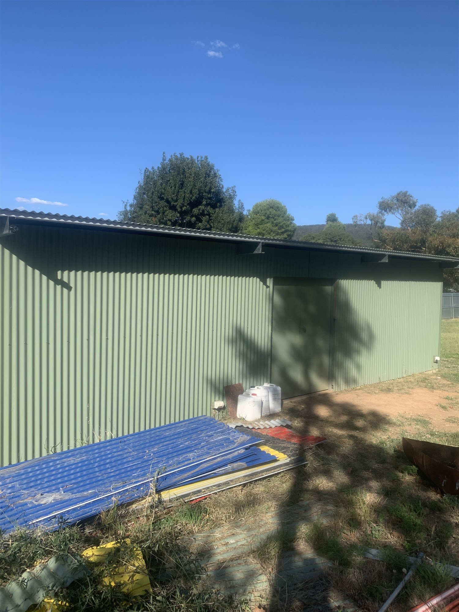 2 Bedroom house on large 14