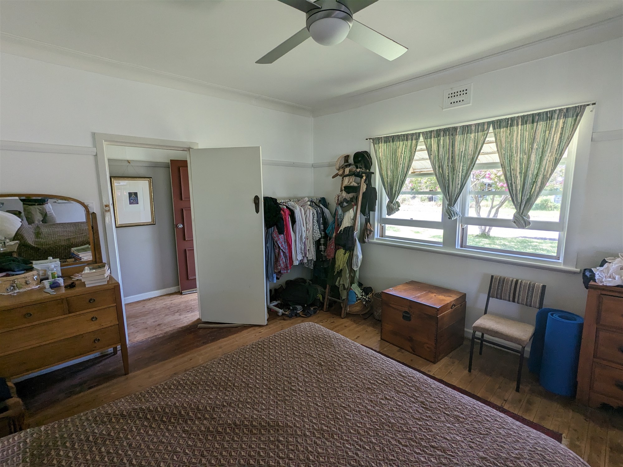 Three Bedroom Freestanding Weatherboard Home. 4