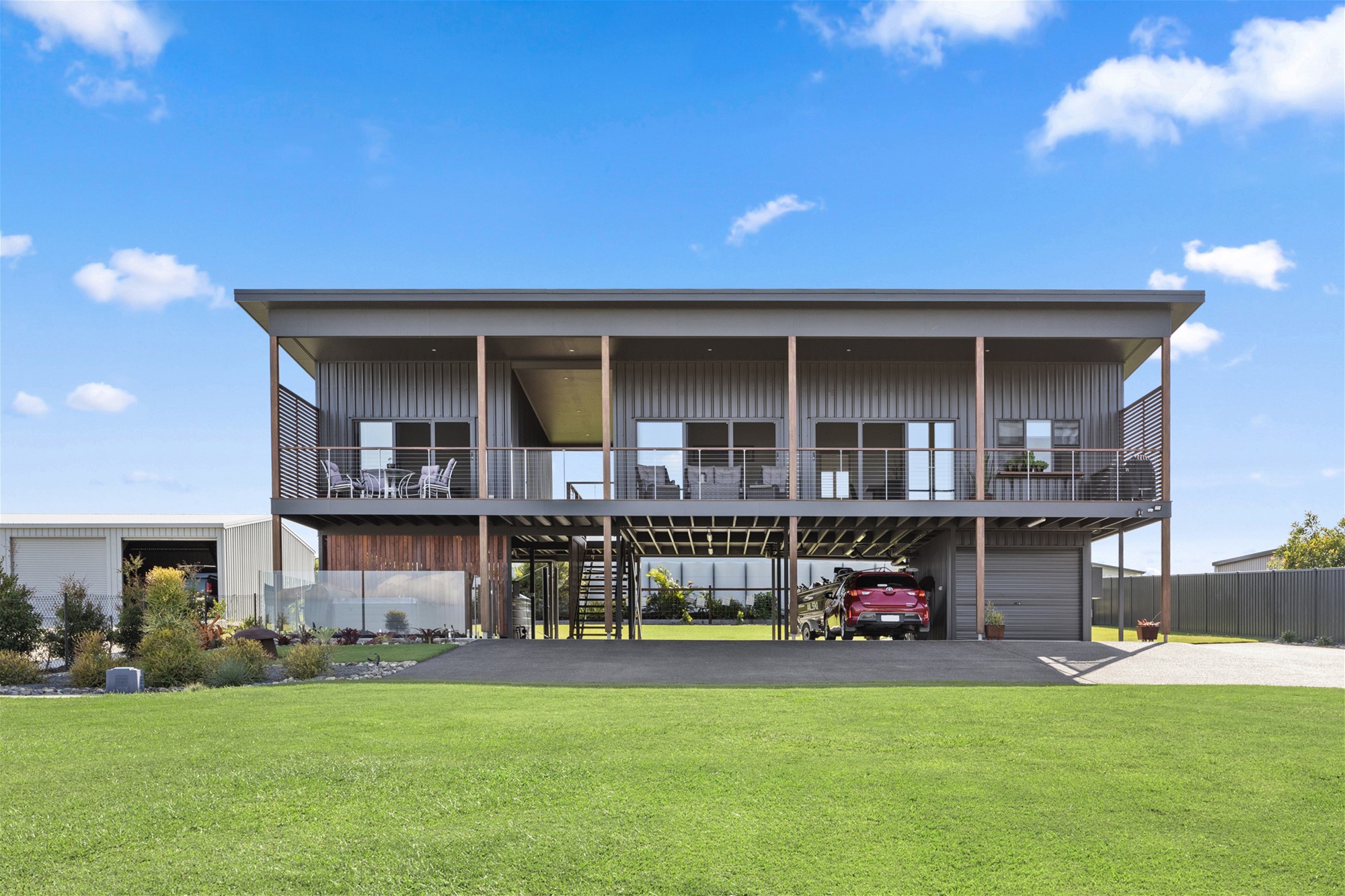 MODERN DESIGNER HOME WITH VIEWS 6
