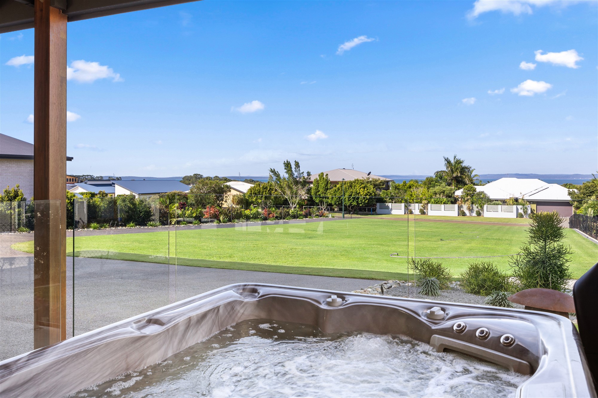 MODERN DESIGNER HOME WITH VIEWS 24