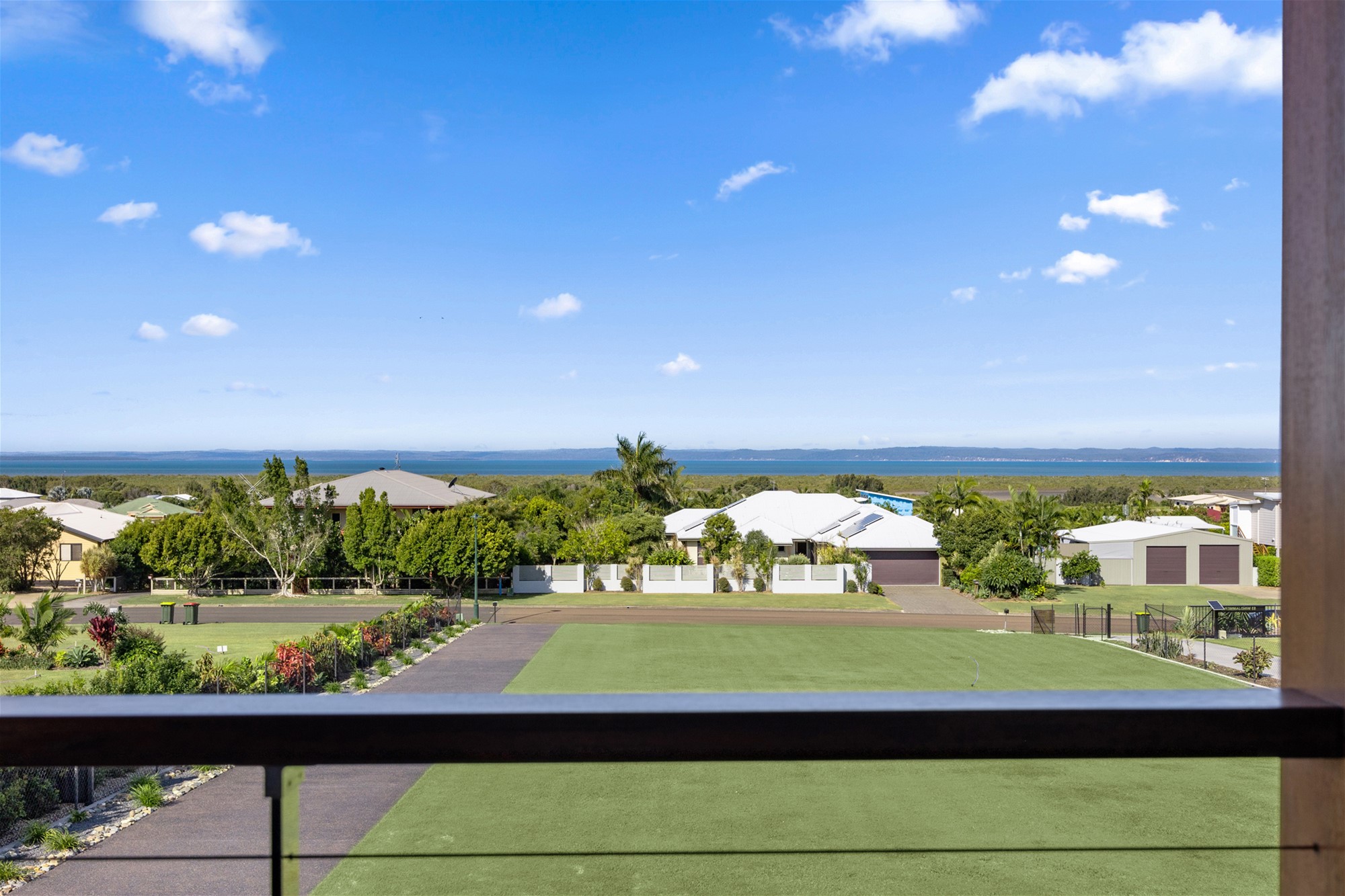 MODERN DESIGNER HOME WITH VIEWS 9