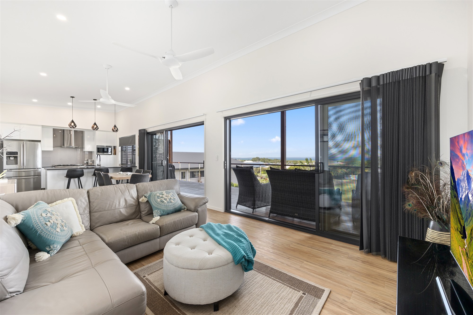 MODERN DESIGNER HOME WITH VIEWS 17
