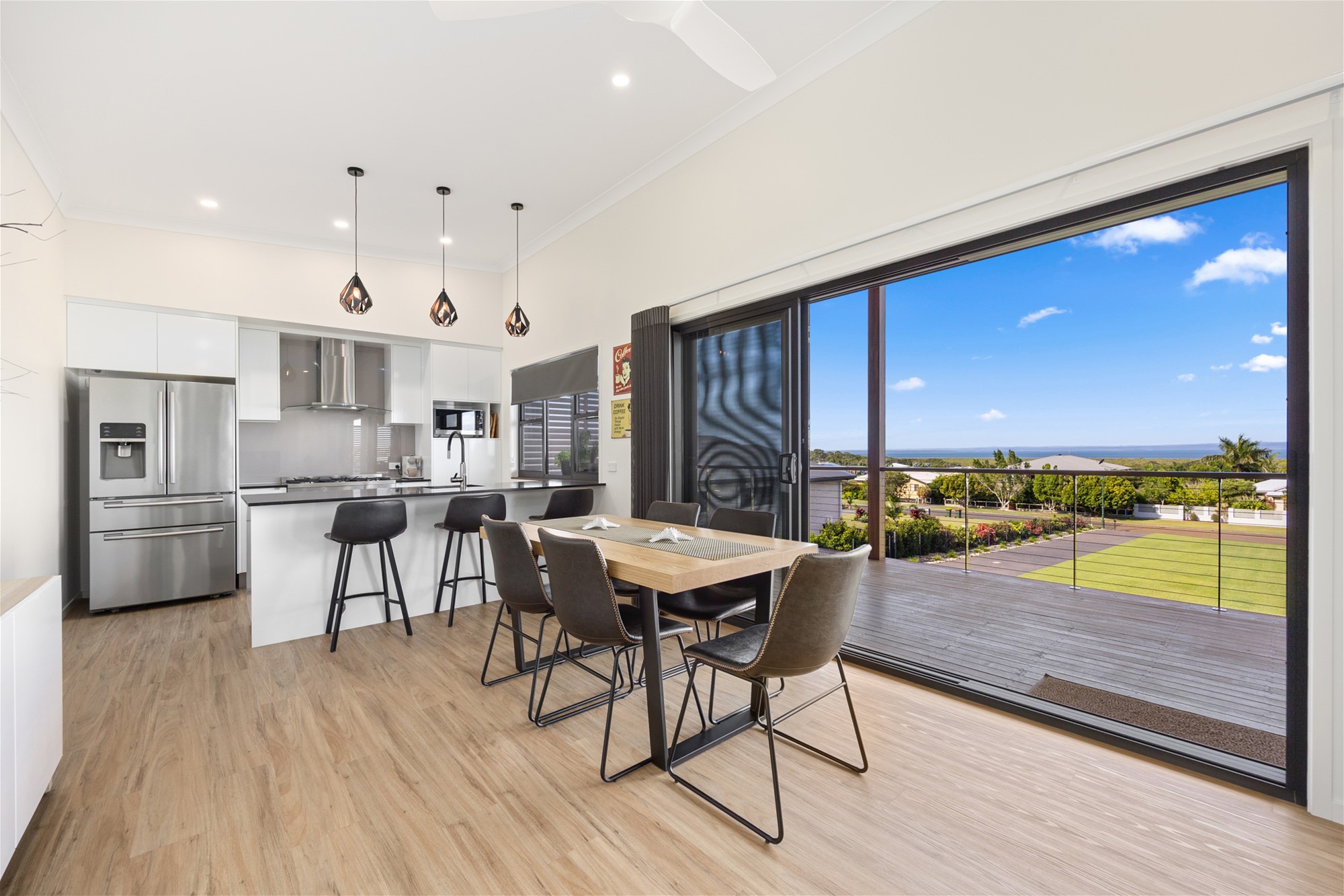 MODERN DESIGNER HOME WITH VIEWS 18