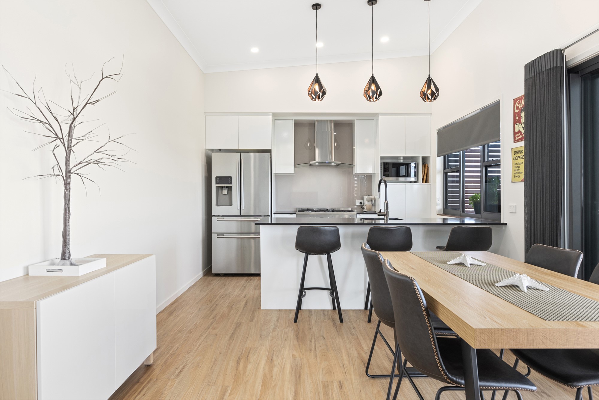MODERN DESIGNER HOME WITH VIEWS 19