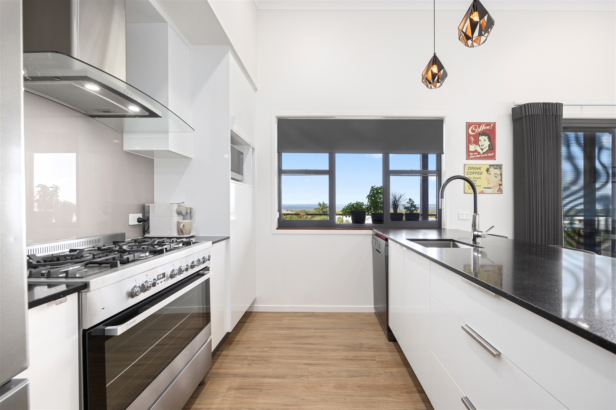 MODERN DESIGNER HOME WITH VIEWS 20